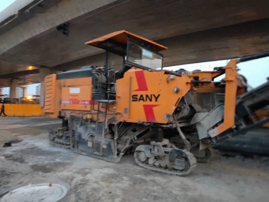Sany SCM600-3 - Finišer za asfalt: slika Sany SCM600-3 - Finišer za asfalt Sany SCM600-3 - Finišer za asfalt: slika Sany SCM600-3 - Finišer za asfalt