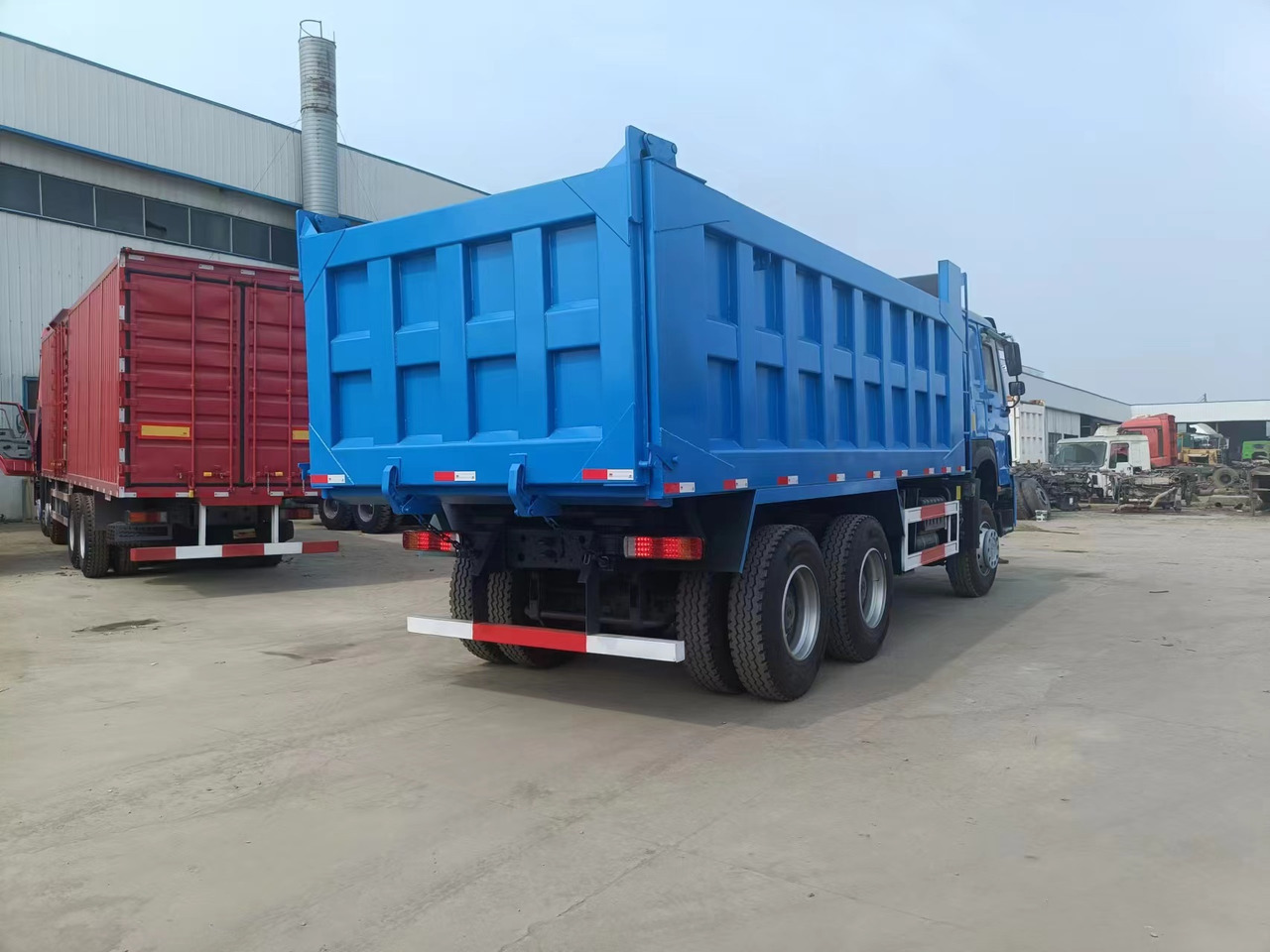 Sinotruk HOWO 371 6*4 dump truck - Mini istovarivač: slika Sinotruk HOWO 371 6*4 dump truck - Mini istovarivač Sinotruk HOWO 371 6*4 dump truck - Mini istovarivač: slika Sinotruk HOWO 371 6*4 dump truck - Mini istovarivač