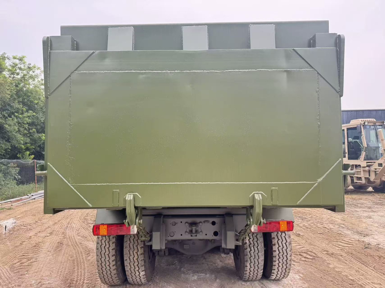 Sinotruk HOWO 380 - Kiper: slika Sinotruk HOWO 380 - Kiper Sinotruk HOWO 380 - Kiper: slika Sinotruk HOWO 380 - Kiper