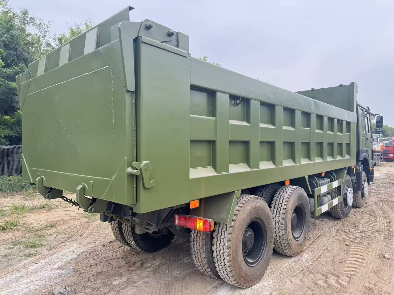 Sinotruk HOWO 380 - Kiper: slika Sinotruk HOWO 380 - Kiper Sinotruk HOWO 380 - Kiper: slika Sinotruk HOWO 380 - Kiper