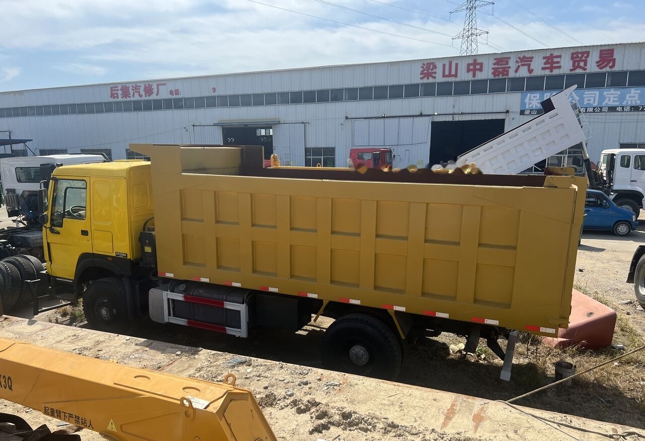 Sinotruk HOWO 4*2 Dump truck - Kiper: slika Sinotruk HOWO 4*2 Dump truck - Kiper Sinotruk HOWO 4*2 Dump truck - Kiper: slika Sinotruk HOWO 4*2 Dump truck - Kiper