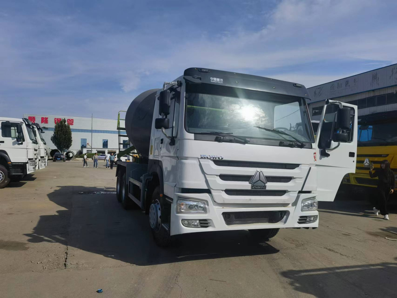 Sinotruk HOWO 6*4 Concrete mixer truck - Automješalica: slika Sinotruk HOWO 6*4 Concrete mixer truck - Automješalica Sinotruk HOWO 6*4 Concrete mixer truck - Automješalica: slika Sinotruk HOWO 6*4 Concrete mixer truck - Automješalica