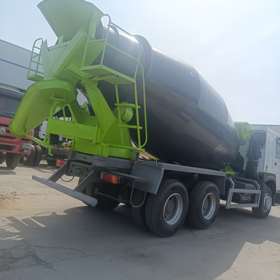 Automješalica Sinotruk HOWO 6*4 Concrete mixer truck: slika Automješalica Sinotruk HOWO 6*4 Concrete mixer truck