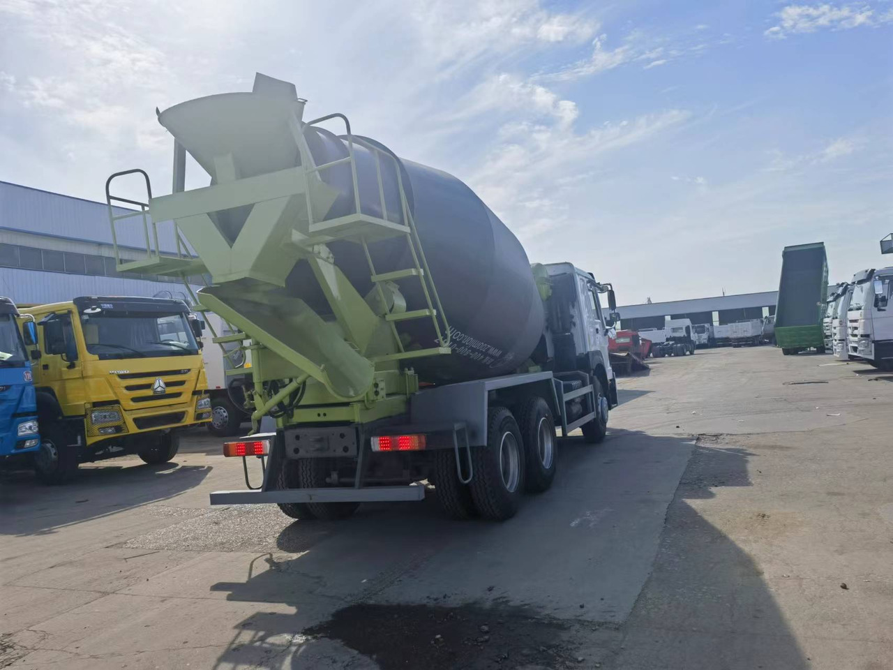 Sinotruk HOWO 6*4 Concrete mixer truck - Automješalica: slika Sinotruk HOWO 6*4 Concrete mixer truck - Automješalica Sinotruk HOWO 6*4 Concrete mixer truck - Automješalica: slika Sinotruk HOWO 6*4 Concrete mixer truck - Automješalica