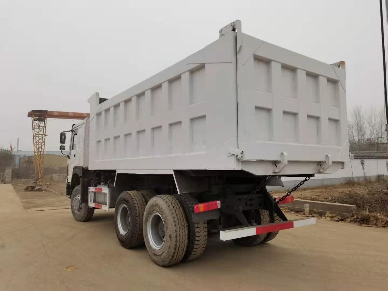 Sinotruk HOWO 6*4 Dump truck - Kiper: slika Sinotruk HOWO 6*4 Dump truck - Kiper Sinotruk HOWO 6*4 Dump truck - Kiper: slika Sinotruk HOWO 6*4 Dump truck - Kiper