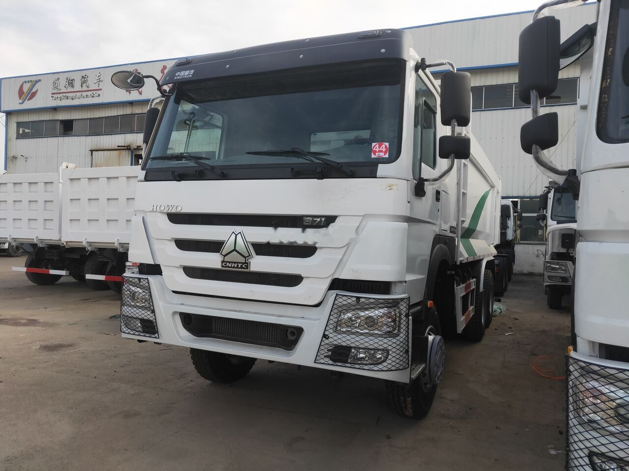 Sinotruk HOWO 6*4 Dump truck - Kiper: slika Sinotruk HOWO 6*4 Dump truck - Kiper Sinotruk HOWO 6*4 Dump truck - Kiper: slika Sinotruk HOWO 6*4 Dump truck - Kiper