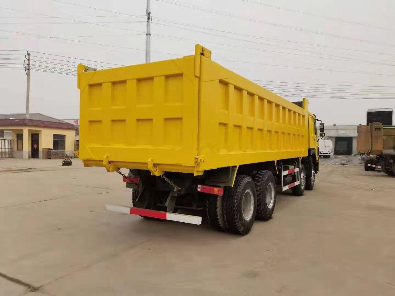 Sinotruk HOWO 8*4 Dump truck - Kiper: slika Sinotruk HOWO 8*4 Dump truck - Kiper Sinotruk HOWO 8*4 Dump truck - Kiper: slika Sinotruk HOWO 8*4 Dump truck - Kiper