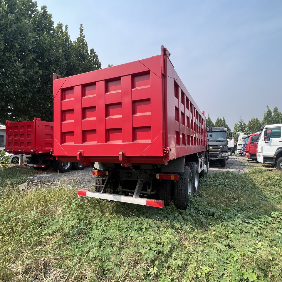 Sinotruk HOWO 8*4 Dump truck - Kiper: slika Sinotruk HOWO 8*4 Dump truck - Kiper Sinotruk HOWO 8*4 Dump truck - Kiper: slika Sinotruk HOWO 8*4 Dump truck - Kiper