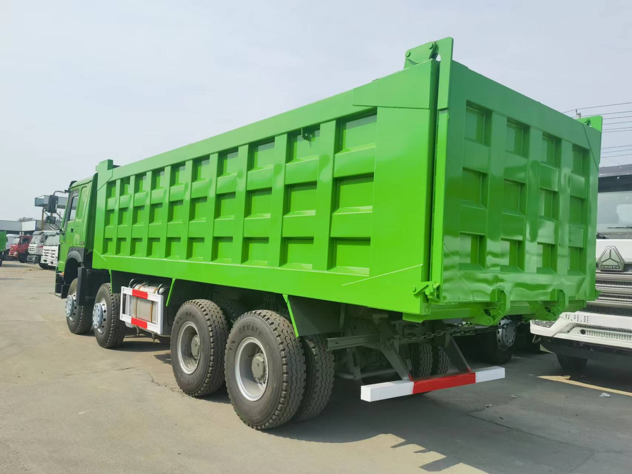 Kiper Sinotruk HOWO 8*4 Dump truck: slika Kiper Sinotruk HOWO 8*4 Dump truck