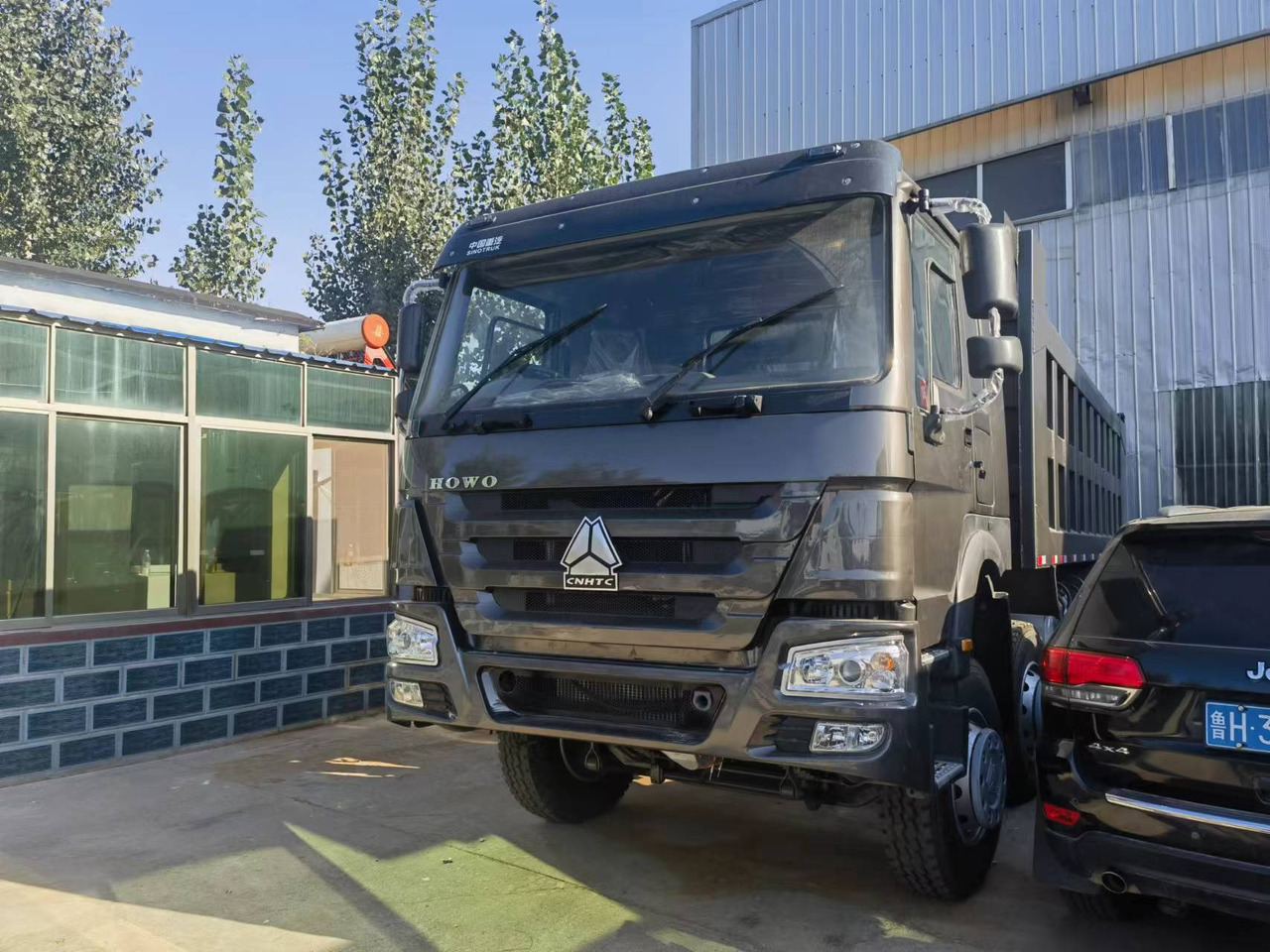 Sinotruk HOWO 8*4 Dump truck - Kiper: slika Sinotruk HOWO 8*4 Dump truck - Kiper Sinotruk HOWO 8*4 Dump truck - Kiper: slika Sinotruk HOWO 8*4 Dump truck - Kiper
