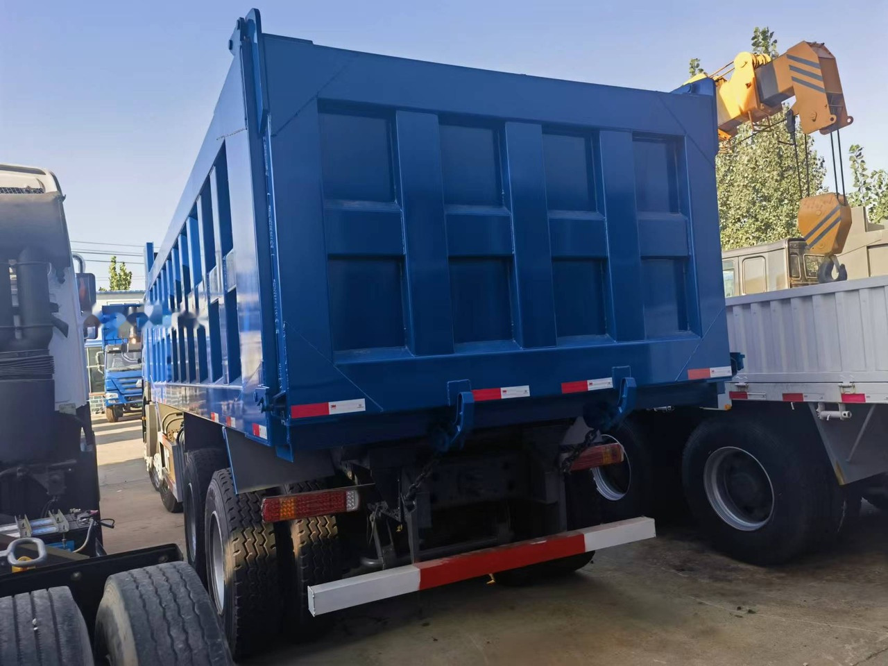 Sinotruk HOWO 8*4 Dump truck - Kiper: slika Sinotruk HOWO 8*4 Dump truck - Kiper Sinotruk HOWO 8*4 Dump truck - Kiper: slika Sinotruk HOWO 8*4 Dump truck - Kiper