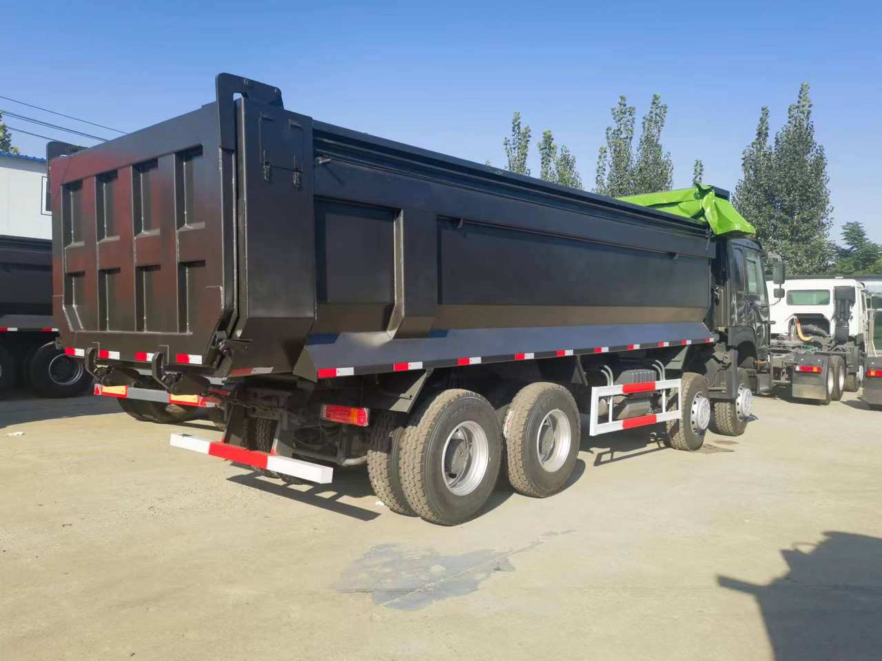 Sinotruk HOWO 8*4 Dump truck - Kiper: slika Sinotruk HOWO 8*4 Dump truck - Kiper Sinotruk HOWO 8*4 Dump truck - Kiper: slika Sinotruk HOWO 8*4 Dump truck - Kiper