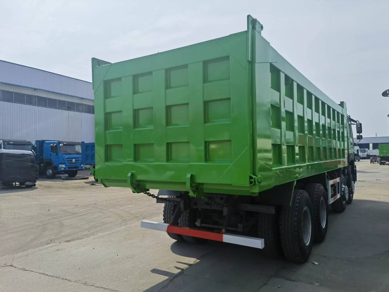 Kiper Sinotruk HOWO 8*4 Dump truck: slika Kiper Sinotruk HOWO 8*4 Dump truck