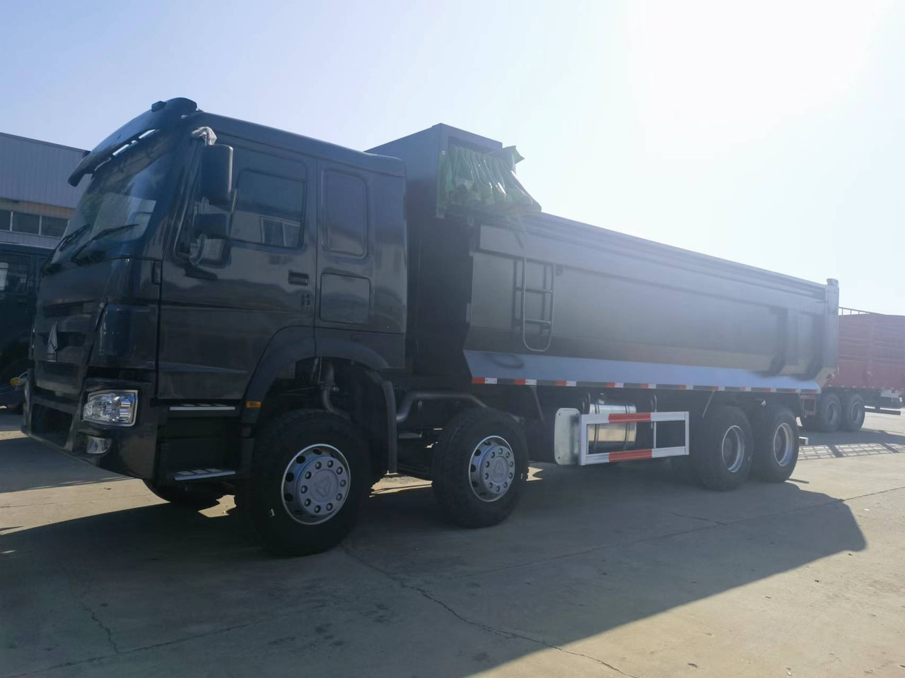 Sinotruk HOWO 8*4 Dump truck - Kiper: slika Sinotruk HOWO 8*4 Dump truck - Kiper Sinotruk HOWO 8*4 Dump truck - Kiper: slika Sinotruk HOWO 8*4 Dump truck - Kiper