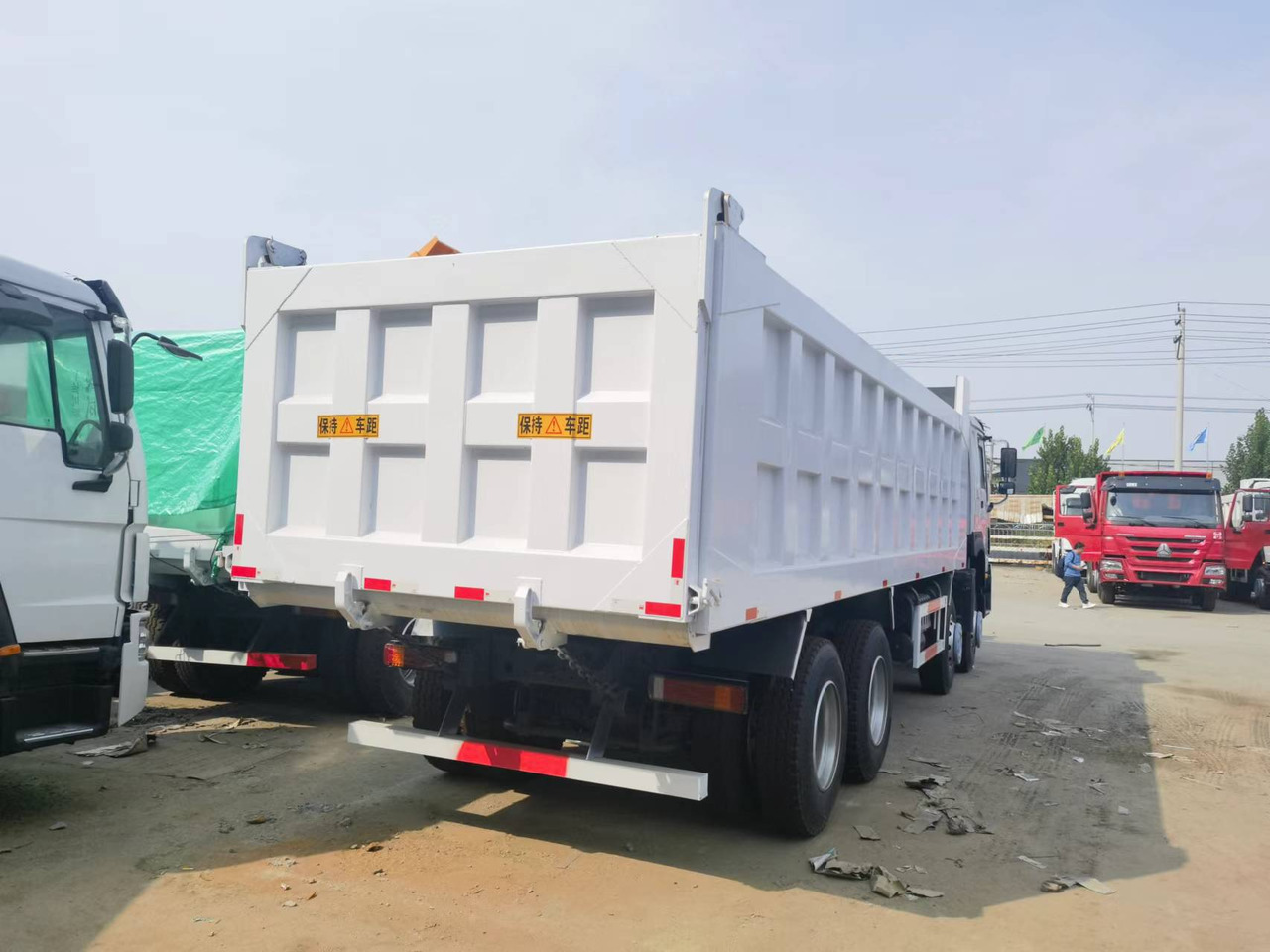 Sinotruk HOWO 8*4 Dump truck - Kiper: slika Sinotruk HOWO 8*4 Dump truck - Kiper Sinotruk HOWO 8*4 Dump truck - Kiper: slika Sinotruk HOWO 8*4 Dump truck - Kiper