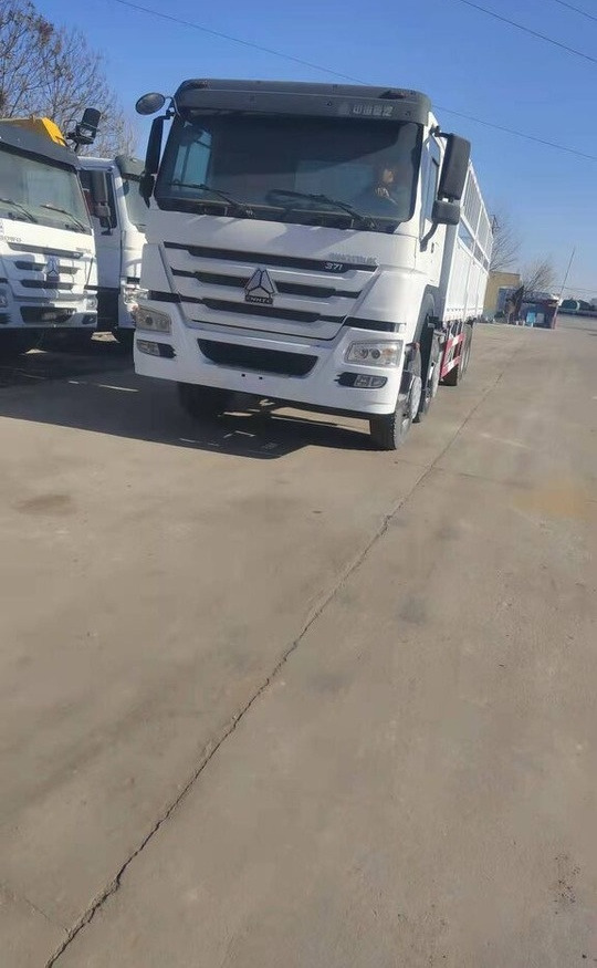 Sinotruk HOWO 8*4 Dump truck - Kamion s otvorenim sandukom: slika Sinotruk HOWO 8*4 Dump truck - Kamion s otvorenim sandukom Sinotruk HOWO 8*4 Dump truck - Kamion s otvorenim sandukom: slika Sinotruk HOWO 8*4 Dump truck - Kamion s otvorenim sandukom