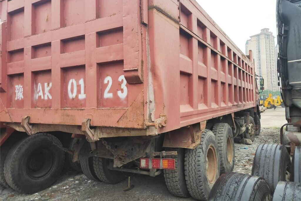 Sinotruk Howo - Kiper: slika Sinotruk Howo - Kiper Sinotruk Howo - Kiper: slika Sinotruk Howo - Kiper