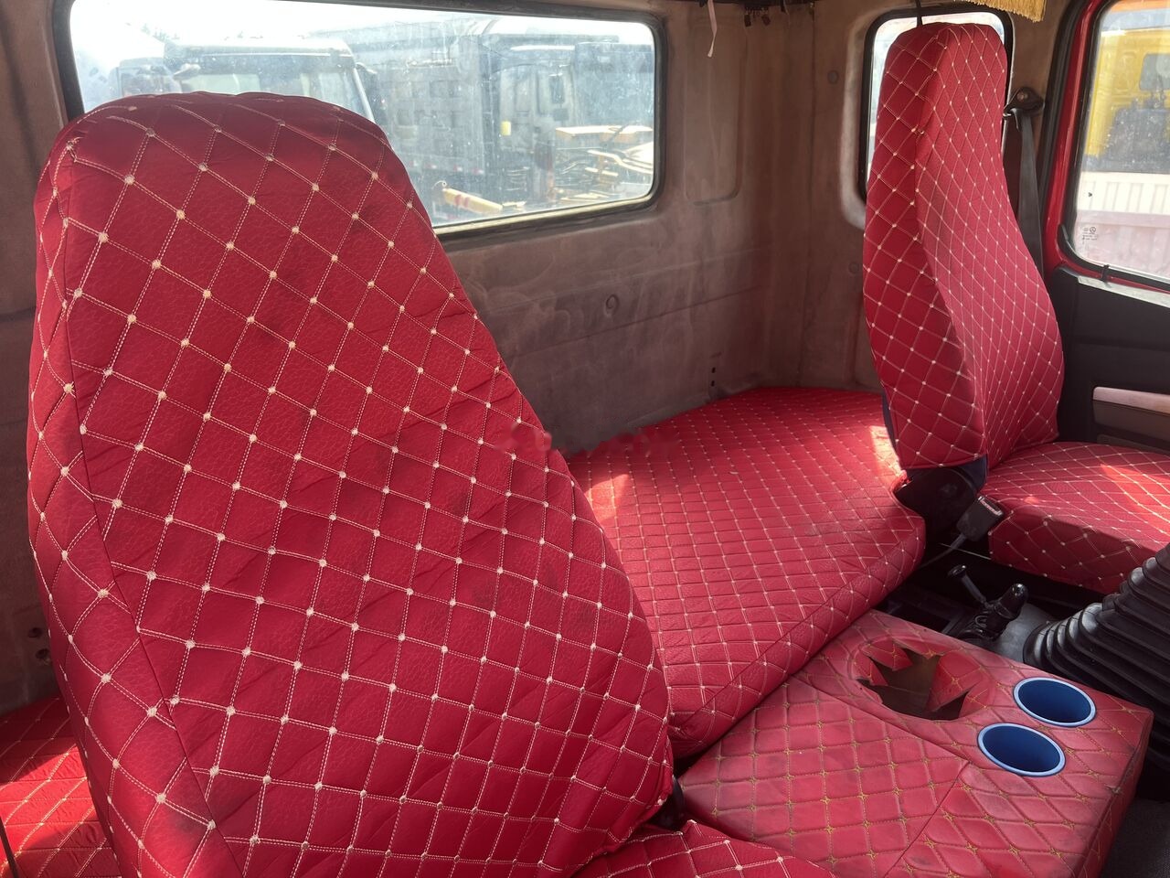 Howo 6X4 - Tegljač: slika Howo 6X4 - Tegljač Howo 6X4 - Tegljač: slika Howo 6X4 - Tegljač