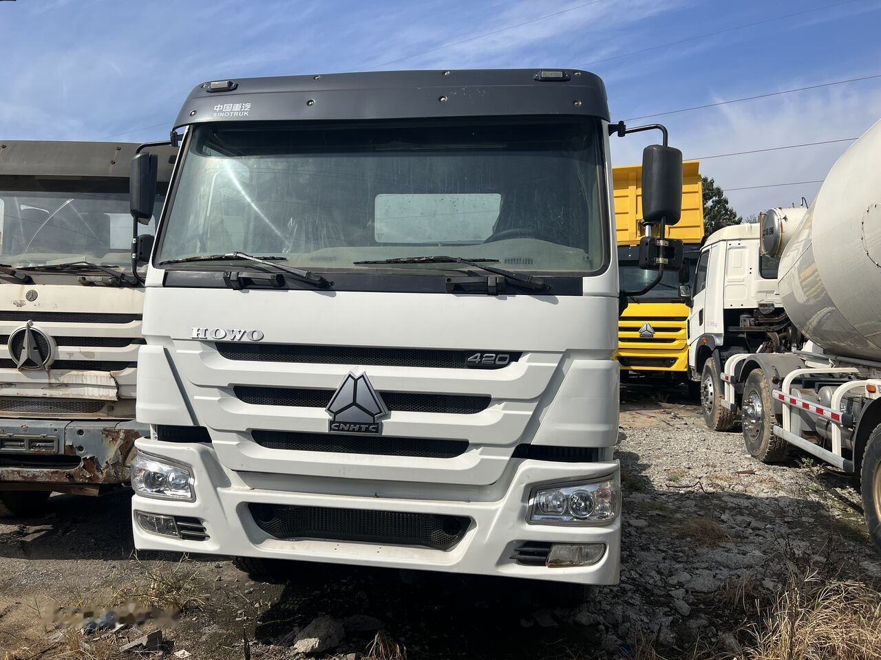 Sinotruk HOWO 420HP 6X4 Tractor - Tegljač: slika Sinotruk HOWO 420HP 6X4 Tractor - Tegljač Sinotruk HOWO 420HP 6X4 Tractor - Tegljač: slika Sinotruk HOWO 420HP 6X4 Tractor - Tegljač