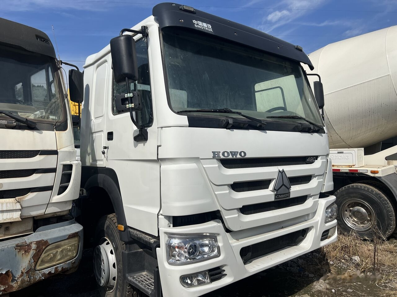 Sinotruk HOWO 420HP 6X4 Tractor - Tegljač: slika Sinotruk HOWO 420HP 6X4 Tractor - Tegljač Sinotruk HOWO 420HP 6X4 Tractor - Tegljač: slika Sinotruk HOWO 420HP 6X4 Tractor - Tegljač