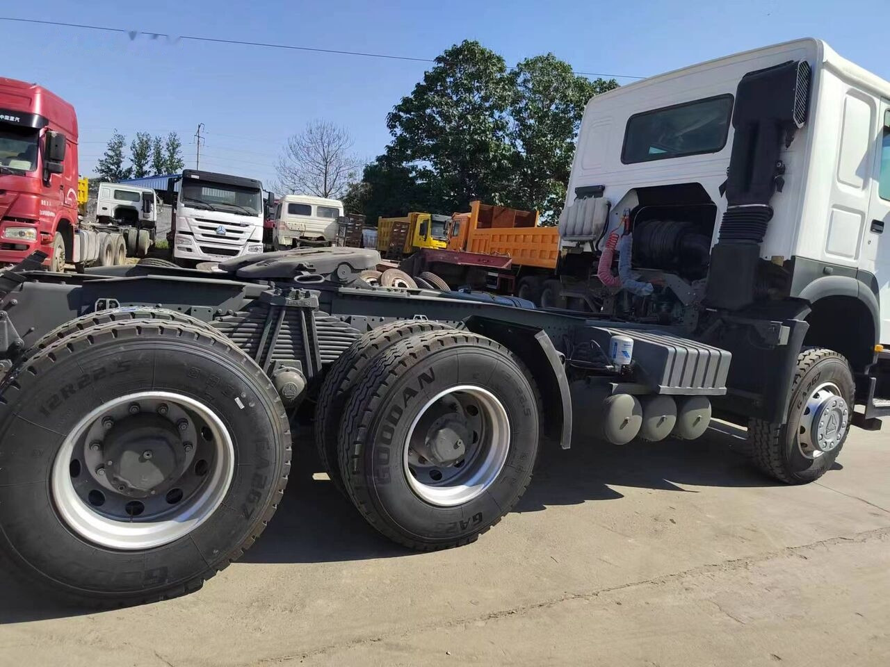 Sinotruk HOWO 420HP Tractor - Tegljač: slika Sinotruk HOWO 420HP Tractor - Tegljač Sinotruk HOWO 420HP Tractor - Tegljač: slika Sinotruk HOWO 420HP Tractor - Tegljač