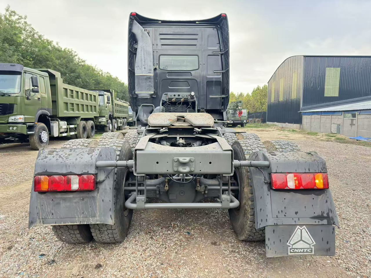 Sinotruk HOWO A7 - Tegljač: slika Sinotruk HOWO A7 - Tegljač Sinotruk HOWO A7 - Tegljač: slika Sinotruk HOWO A7 - Tegljač