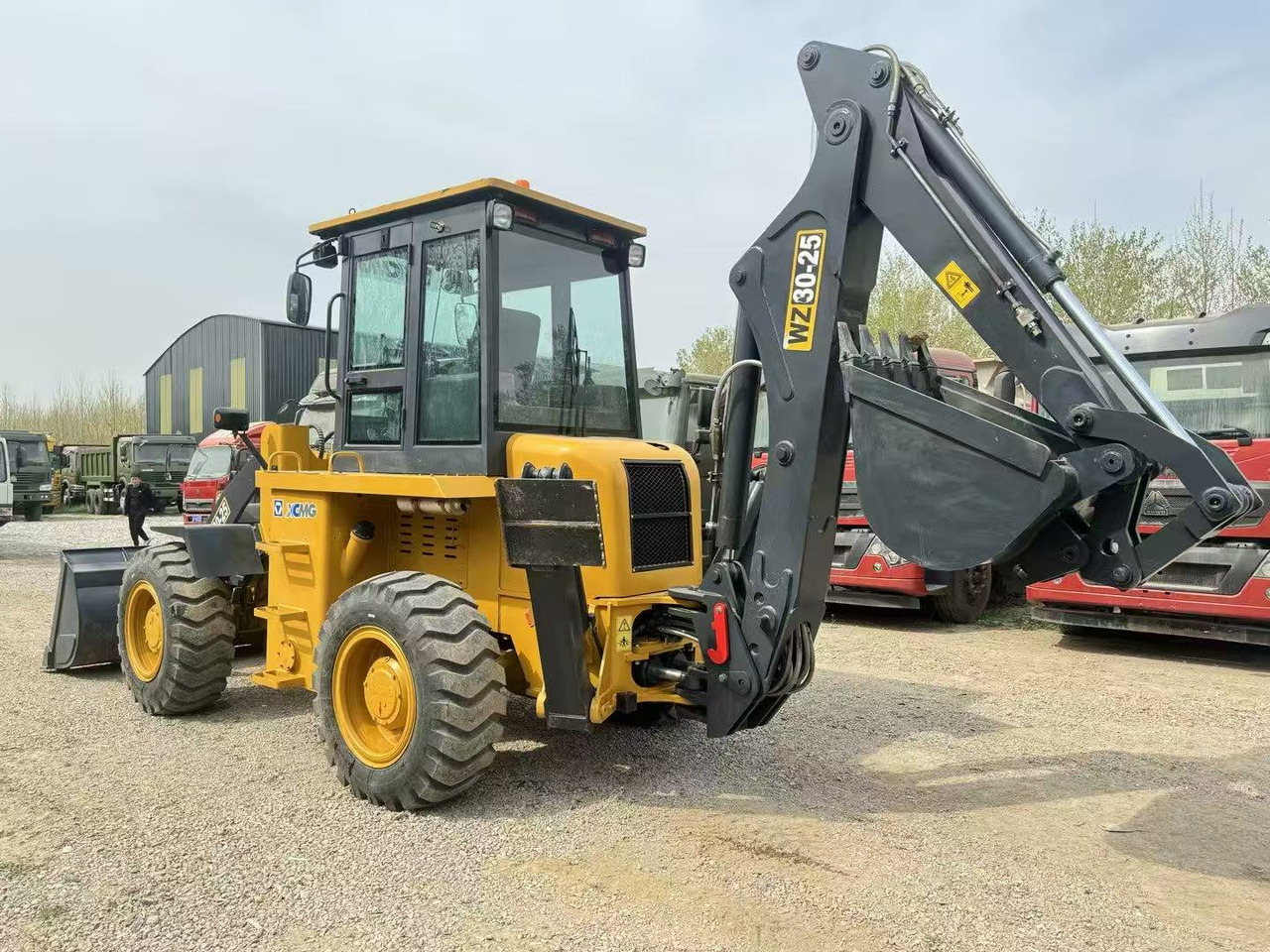XCMG 30-25 - Rovokopač-utovarivač: slika XCMG 30-25 - Rovokopač-utovarivač XCMG 30-25 - Rovokopač-utovarivač: slika XCMG 30-25 - Rovokopač-utovarivač