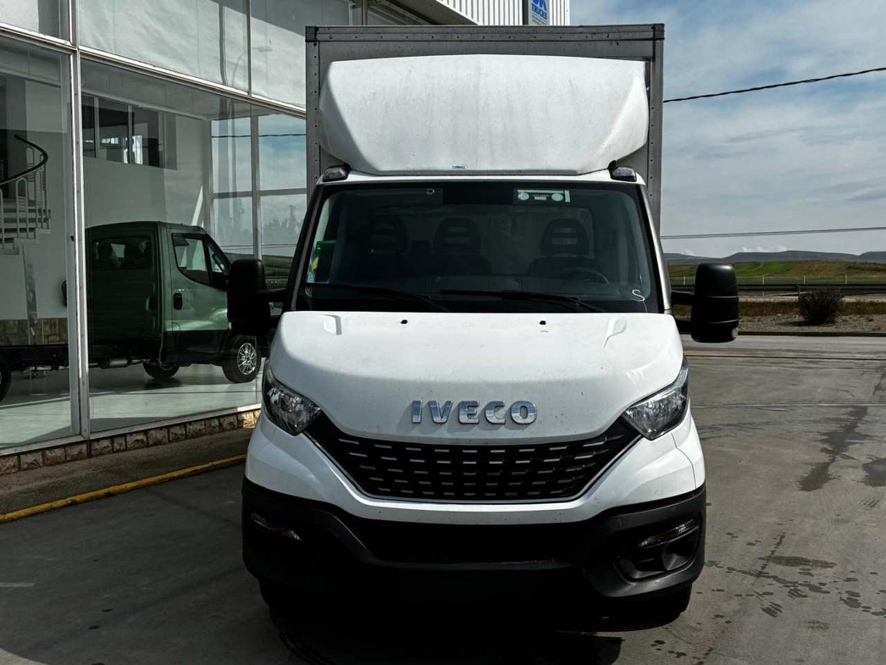 Caja cerrada con plataforma elevadora IVECO 35C16 20m3 Automática - Dostavno vozilo sa zatvorenim sandukom: slika Caja cerrada con plataforma elevadora IVECO 35C16 20m3 Automática - Dostavno vozilo sa zatvorenim sandukom Caja cerrada con plataforma elevadora IVECO 35C16 20m3 Automática - Dostavno vozilo sa zatvorenim sandukom: slika Caja cerrada con plataforma elevadora IVECO 35C16 20m3 Automática - Dostavno vozilo sa zatvorenim sandukom