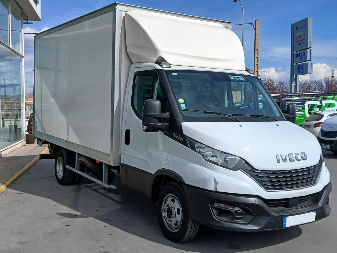 Caja cerrada con plataforma elevadora IVECO 35C16 20m3 - Dostavno vozilo sa zatvorenim sandukom: slika Caja cerrada con plataforma elevadora IVECO 35C16 20m3 - Dostavno vozilo sa zatvorenim sandukom Caja cerrada con plataforma elevadora IVECO 35C16 20m3 - Dostavno vozilo sa zatvorenim sandukom: slika Caja cerrada con plataforma elevadora IVECO 35C16 20m3 - Dostavno vozilo sa zatvorenim sandukom