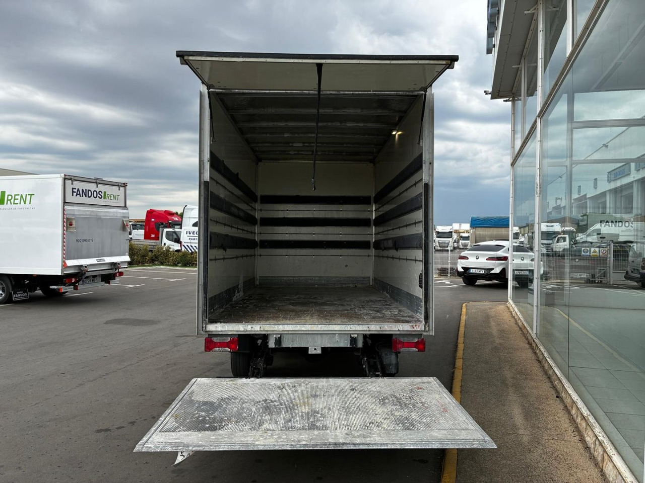 Caja cerrada con plataforma elevadora IVECO 35C16 20m3 - Dostavno vozilo sa zatvorenim sandukom: slika Caja cerrada con plataforma elevadora IVECO 35C16 20m3 - Dostavno vozilo sa zatvorenim sandukom Caja cerrada con plataforma elevadora IVECO 35C16 20m3 - Dostavno vozilo sa zatvorenim sandukom: slika Caja cerrada con plataforma elevadora IVECO 35C16 20m3 - Dostavno vozilo sa zatvorenim sandukom