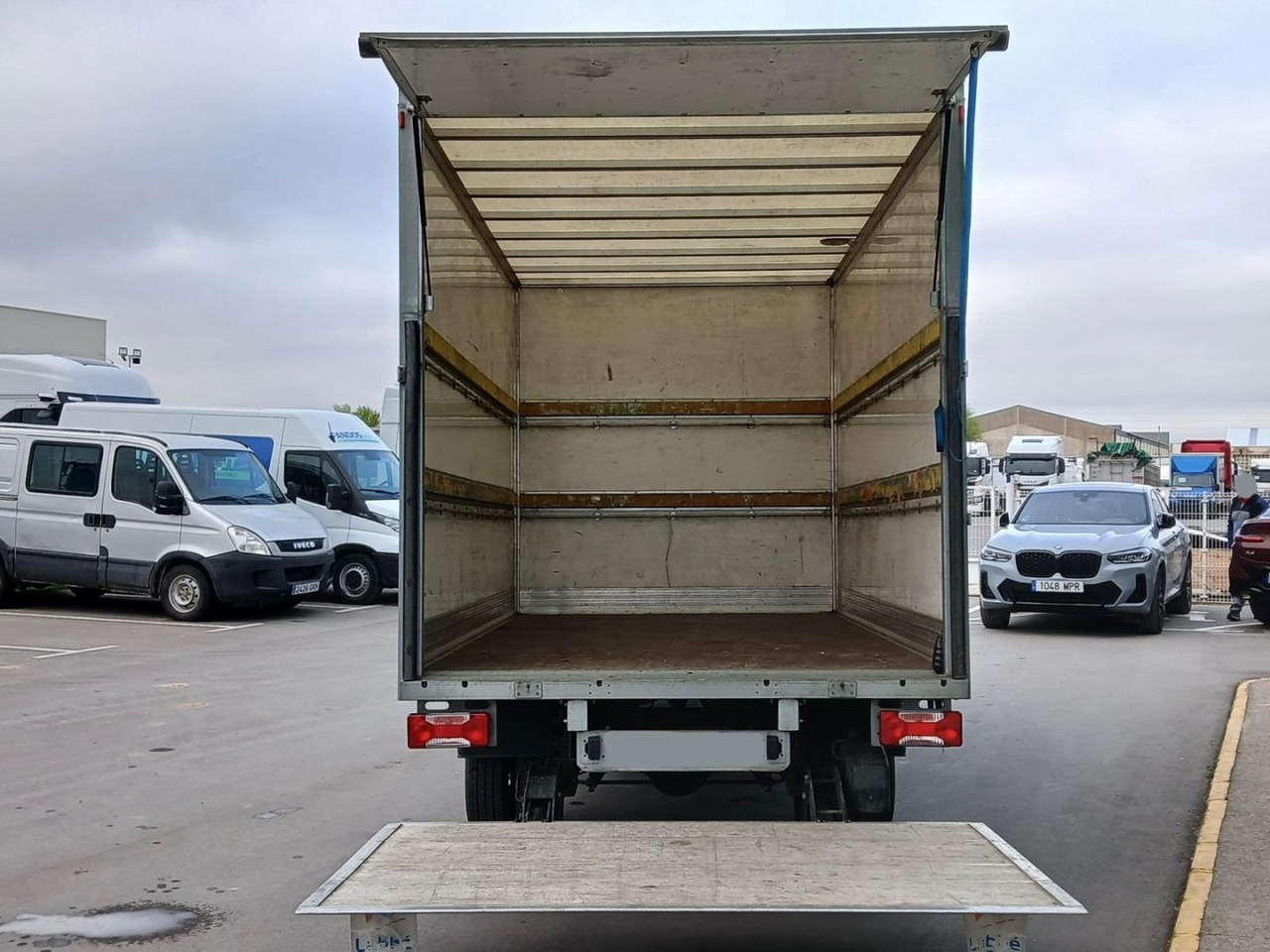 Caja cerrada con plataforma elevadora IVECO 35C16 20m3 - Dostavno vozilo sa zatvorenim sandukom: slika Caja cerrada con plataforma elevadora IVECO 35C16 20m3 - Dostavno vozilo sa zatvorenim sandukom Caja cerrada con plataforma elevadora IVECO 35C16 20m3 - Dostavno vozilo sa zatvorenim sandukom: slika Caja cerrada con plataforma elevadora IVECO 35C16 20m3 - Dostavno vozilo sa zatvorenim sandukom