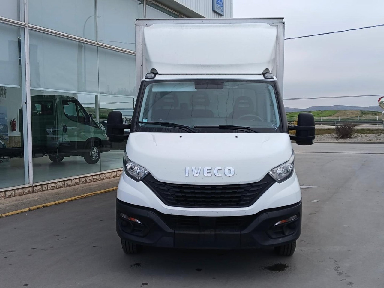Caja cerrada con plataforma elevadora IVECO 35C16 20m3 - Dostavno vozilo sa zatvorenim sandukom: slika Caja cerrada con plataforma elevadora IVECO 35C16 20m3 - Dostavno vozilo sa zatvorenim sandukom Caja cerrada con plataforma elevadora IVECO 35C16 20m3 - Dostavno vozilo sa zatvorenim sandukom: slika Caja cerrada con plataforma elevadora IVECO 35C16 20m3 - Dostavno vozilo sa zatvorenim sandukom