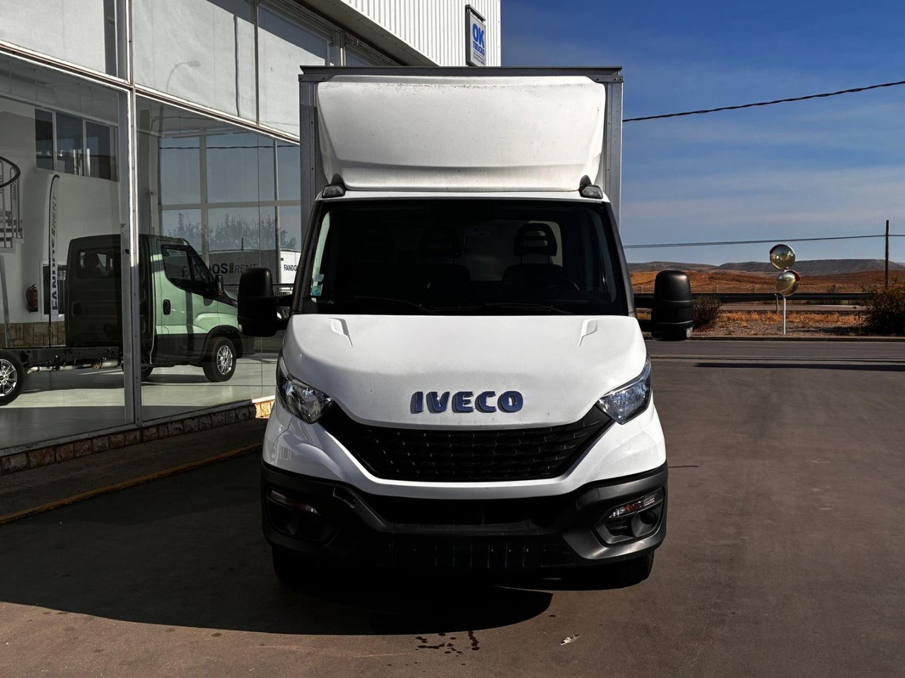 Caja cerrada con plataforma elevadora IVECO 35C16 20m3 - Dostavno vozilo sa zatvorenim sandukom: slika Caja cerrada con plataforma elevadora IVECO 35C16 20m3 - Dostavno vozilo sa zatvorenim sandukom Caja cerrada con plataforma elevadora IVECO 35C16 20m3 - Dostavno vozilo sa zatvorenim sandukom: slika Caja cerrada con plataforma elevadora IVECO 35C16 20m3 - Dostavno vozilo sa zatvorenim sandukom
