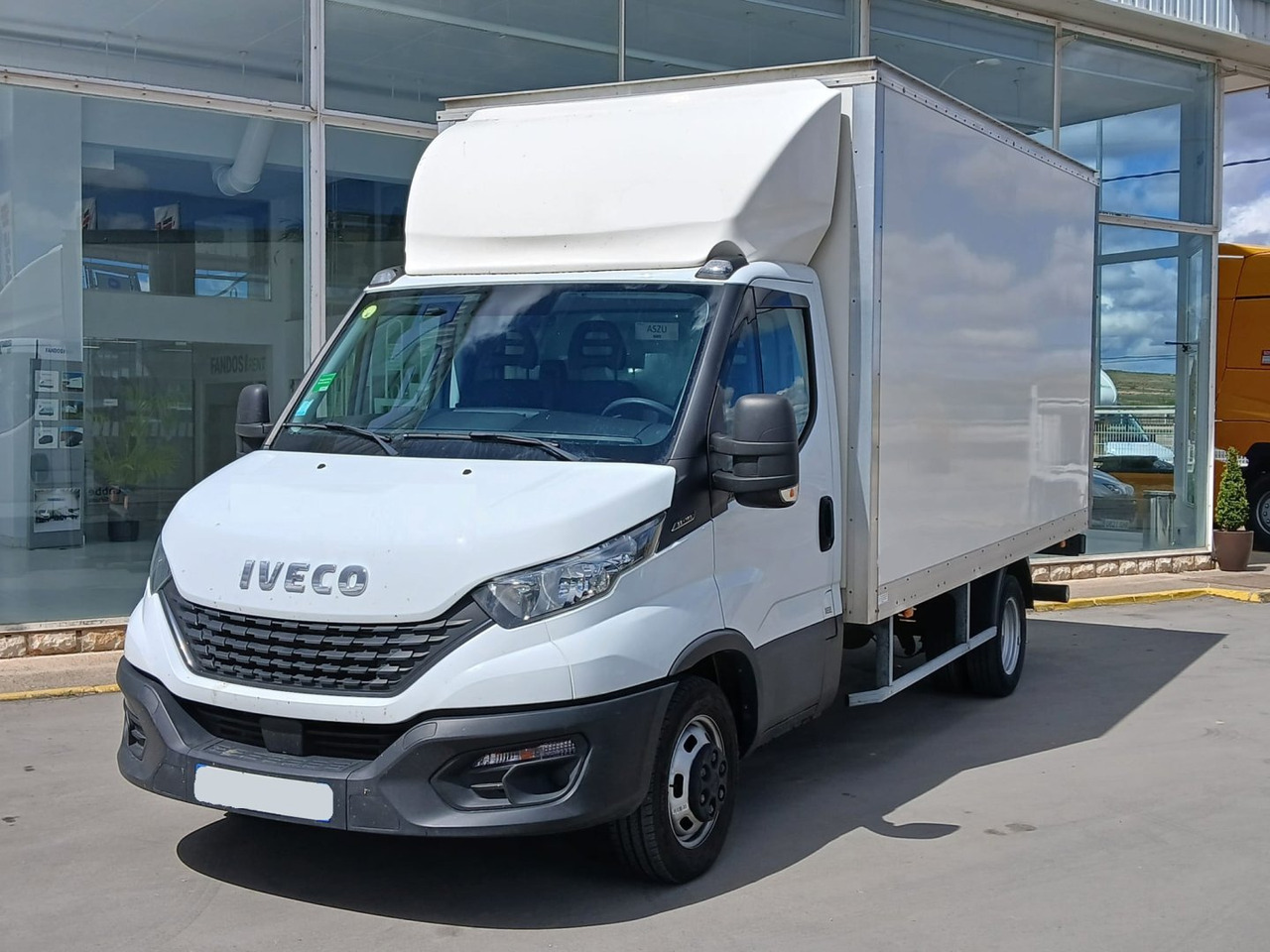 Caja cerrada con plataforma elevadora IVECO 35C16 20m3 - Dostavno vozilo sa zatvorenim sandukom: slika Caja cerrada con plataforma elevadora IVECO 35C16 20m3 - Dostavno vozilo sa zatvorenim sandukom Caja cerrada con plataforma elevadora IVECO 35C16 20m3 - Dostavno vozilo sa zatvorenim sandukom: slika Caja cerrada con plataforma elevadora IVECO 35C16 20m3 - Dostavno vozilo sa zatvorenim sandukom