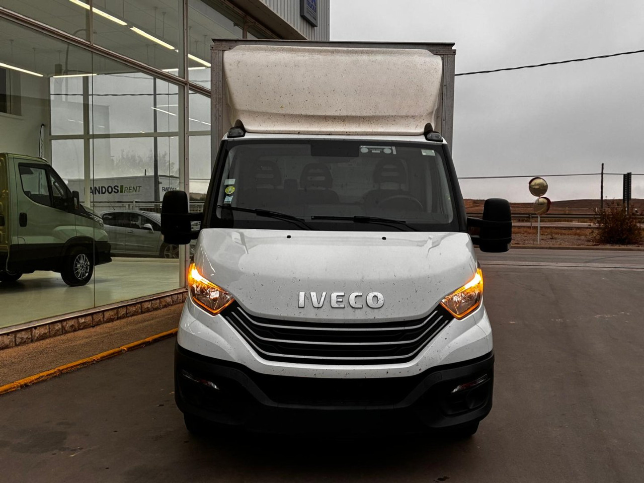 Caja cerrada con plataforma elevadora IVECO 35C16 3.0 20m3 - Dostavno vozilo sa zatvorenim sandukom: slika Caja cerrada con plataforma elevadora IVECO 35C16 3.0 20m3 - Dostavno vozilo sa zatvorenim sandukom Caja cerrada con plataforma elevadora IVECO 35C16 3.0 20m3 - Dostavno vozilo sa zatvorenim sandukom: slika Caja cerrada con plataforma elevadora IVECO 35C16 3.0 20m3 - Dostavno vozilo sa zatvorenim sandukom