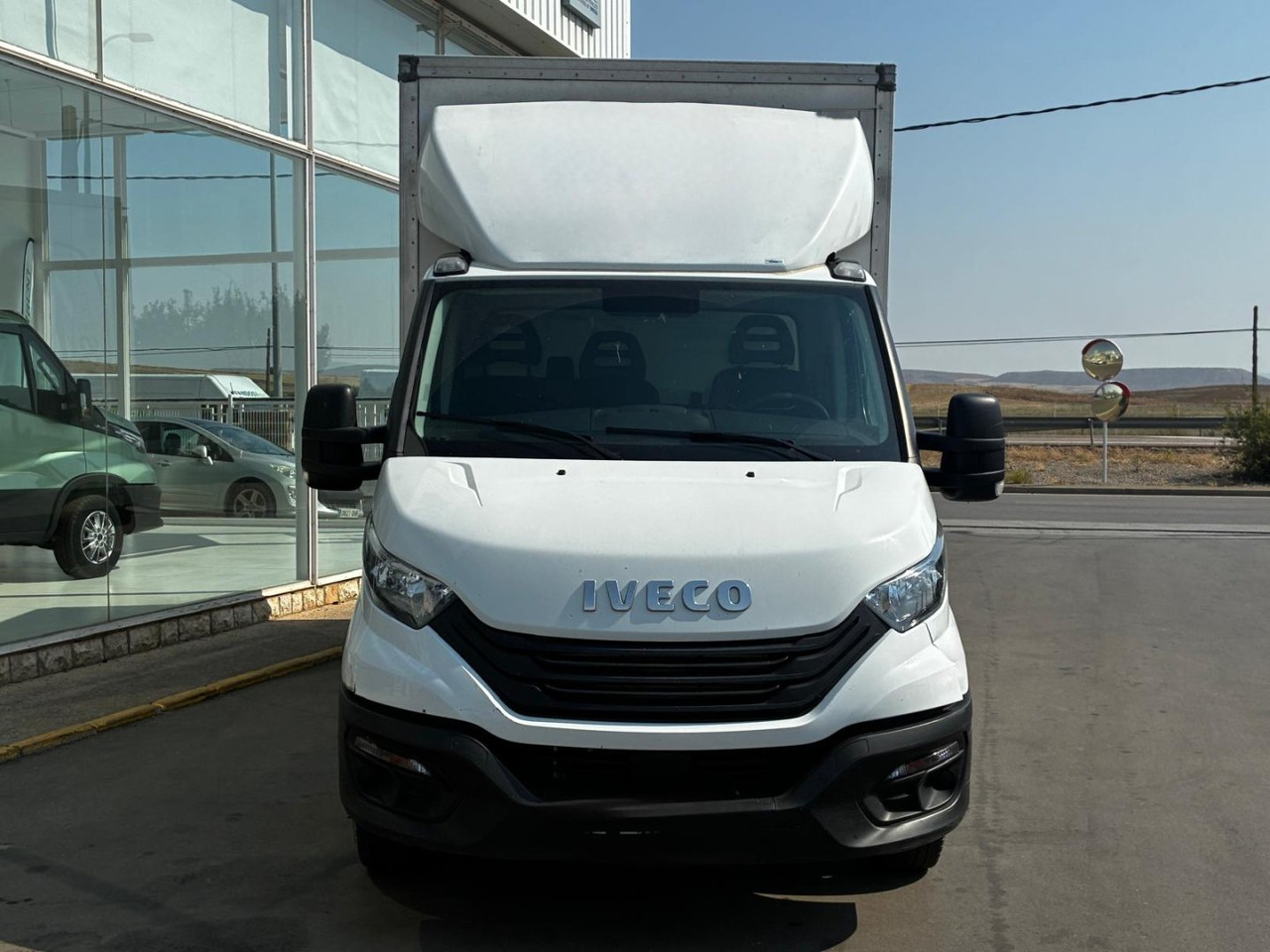 Caja cerrada con plataforma elevadora IVECO 35C16 3.0 20m3 - Dostavno vozilo sa zatvorenim sandukom: slika Caja cerrada con plataforma elevadora IVECO 35C16 3.0 20m3 - Dostavno vozilo sa zatvorenim sandukom Caja cerrada con plataforma elevadora IVECO 35C16 3.0 20m3 - Dostavno vozilo sa zatvorenim sandukom: slika Caja cerrada con plataforma elevadora IVECO 35C16 3.0 20m3 - Dostavno vozilo sa zatvorenim sandukom