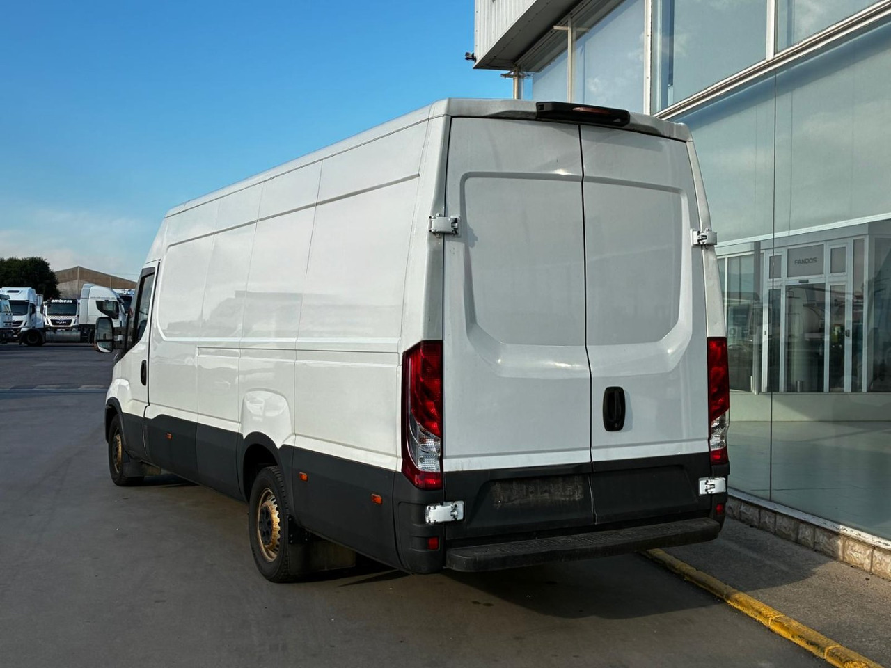 Furgón IVECO 35S14 16m3 - Furgon: slika Furgón IVECO 35S14 16m3 - Furgon Furgón IVECO 35S14 16m3 - Furgon: slika Furgón IVECO 35S14 16m3 - Furgon