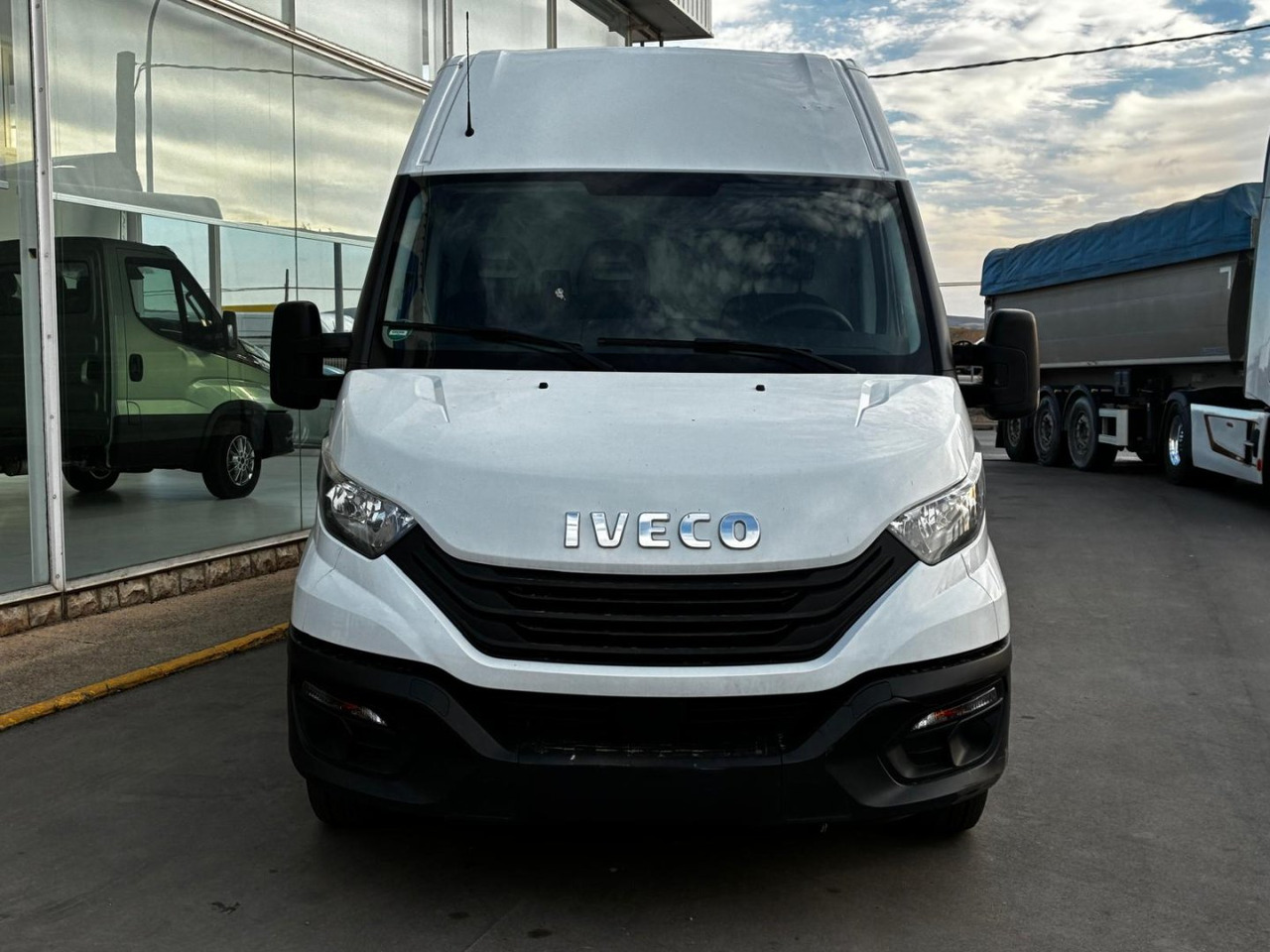 Furgón IVECO 35S14 16m3 - Furgon: slika Furgón IVECO 35S14 16m3 - Furgon Furgón IVECO 35S14 16m3 - Furgon: slika Furgón IVECO 35S14 16m3 - Furgon