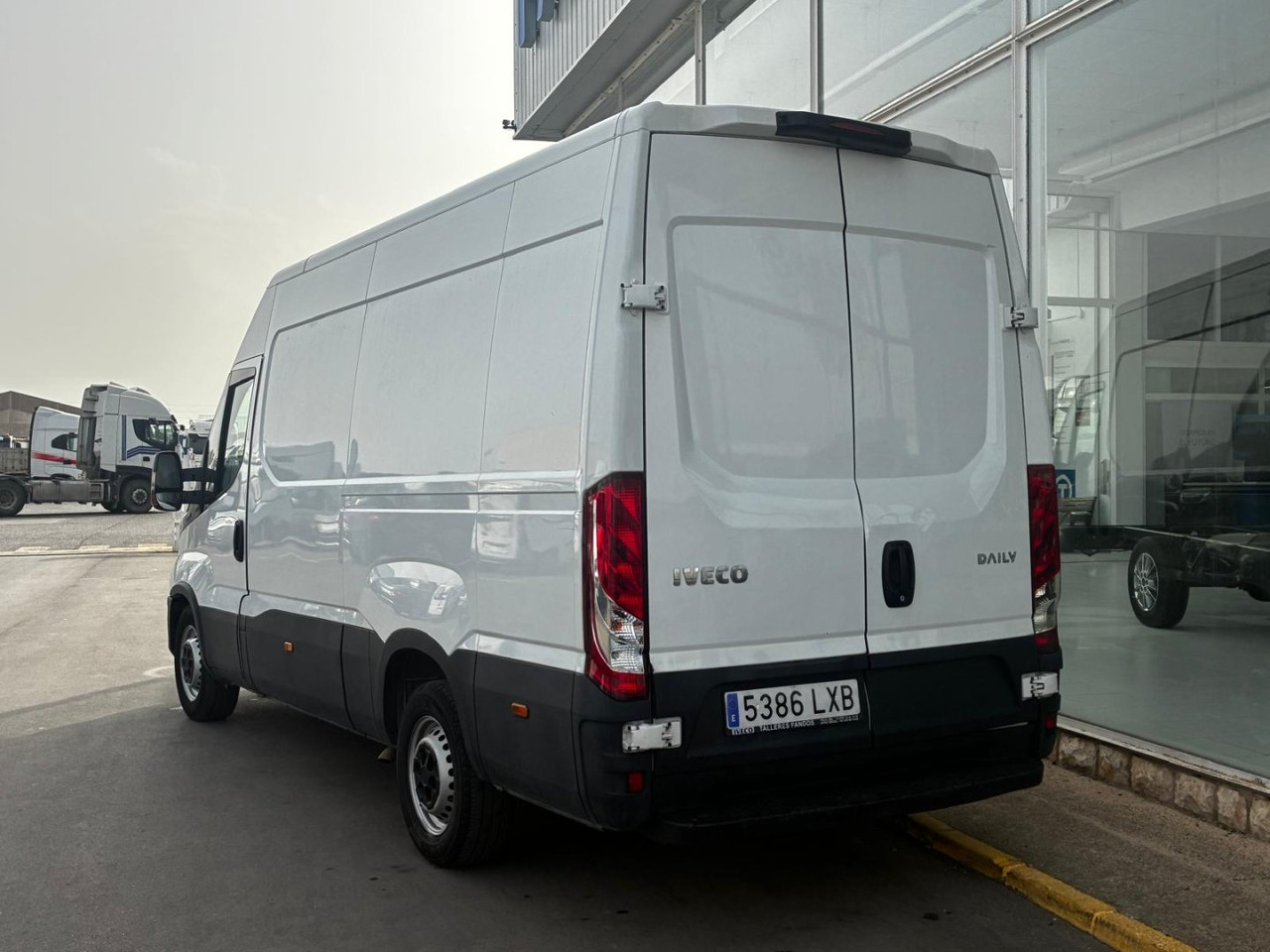 Furgón IVECO 35S16 12m3 - Furgon: slika Furgón IVECO 35S16 12m3 - Furgon Furgón IVECO 35S16 12m3 - Furgon: slika Furgón IVECO 35S16 12m3 - Furgon