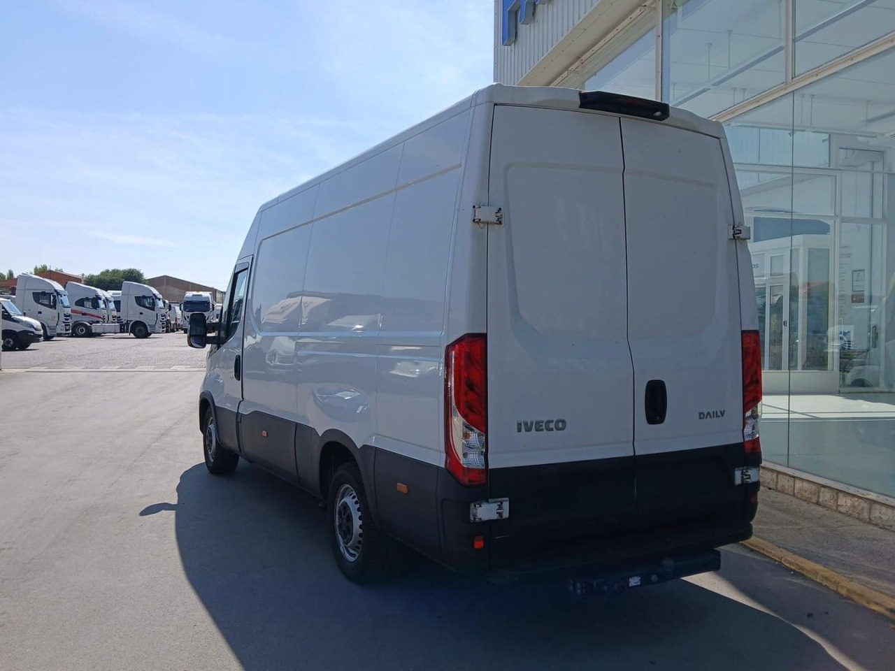 Furgón IVECO 35S16 V 12m3 - Furgon: slika Furgón IVECO 35S16 V 12m3 - Furgon Furgón IVECO 35S16 V 12m3 - Furgon: slika Furgón IVECO 35S16 V 12m3 - Furgon