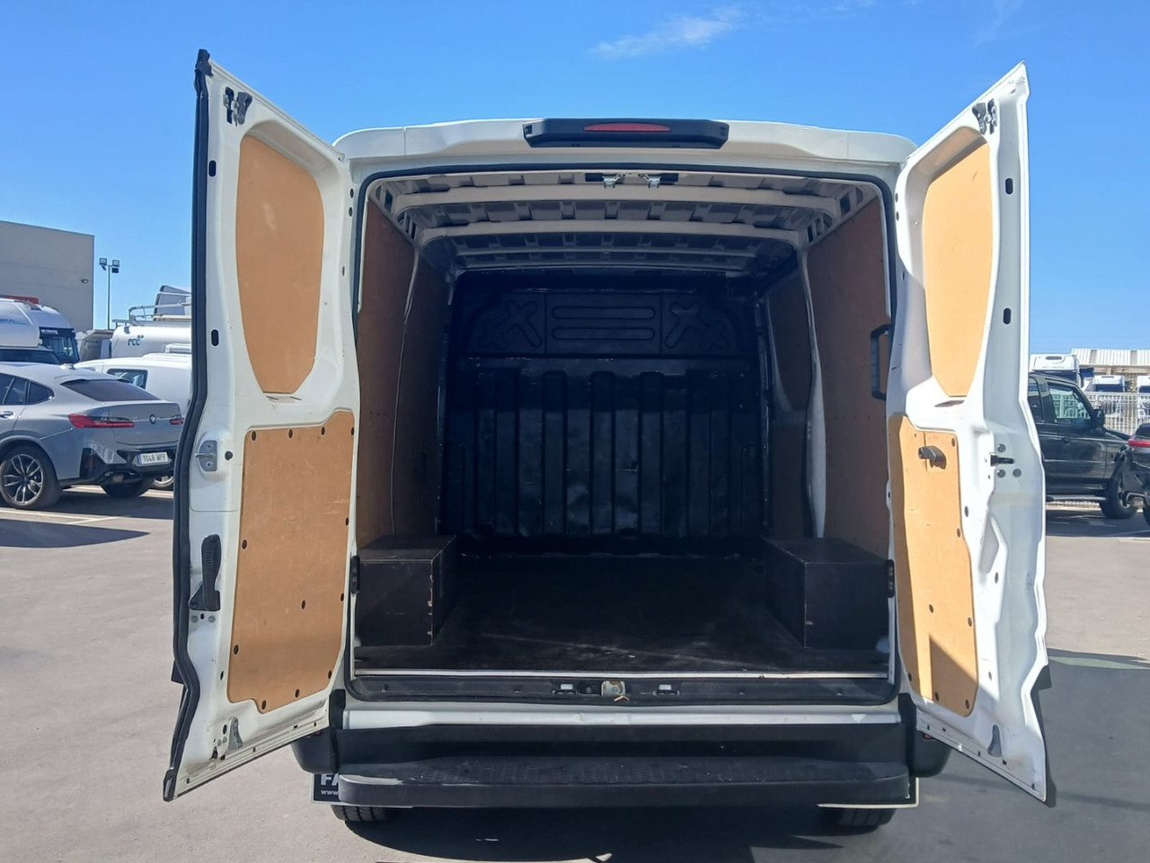 Furgón IVECO 35S16 V 9m3 - Furgon: slika Furgón IVECO 35S16 V 9m3 - Furgon Furgón IVECO 35S16 V 9m3 - Furgon: slika Furgón IVECO 35S16 V 9m3 - Furgon