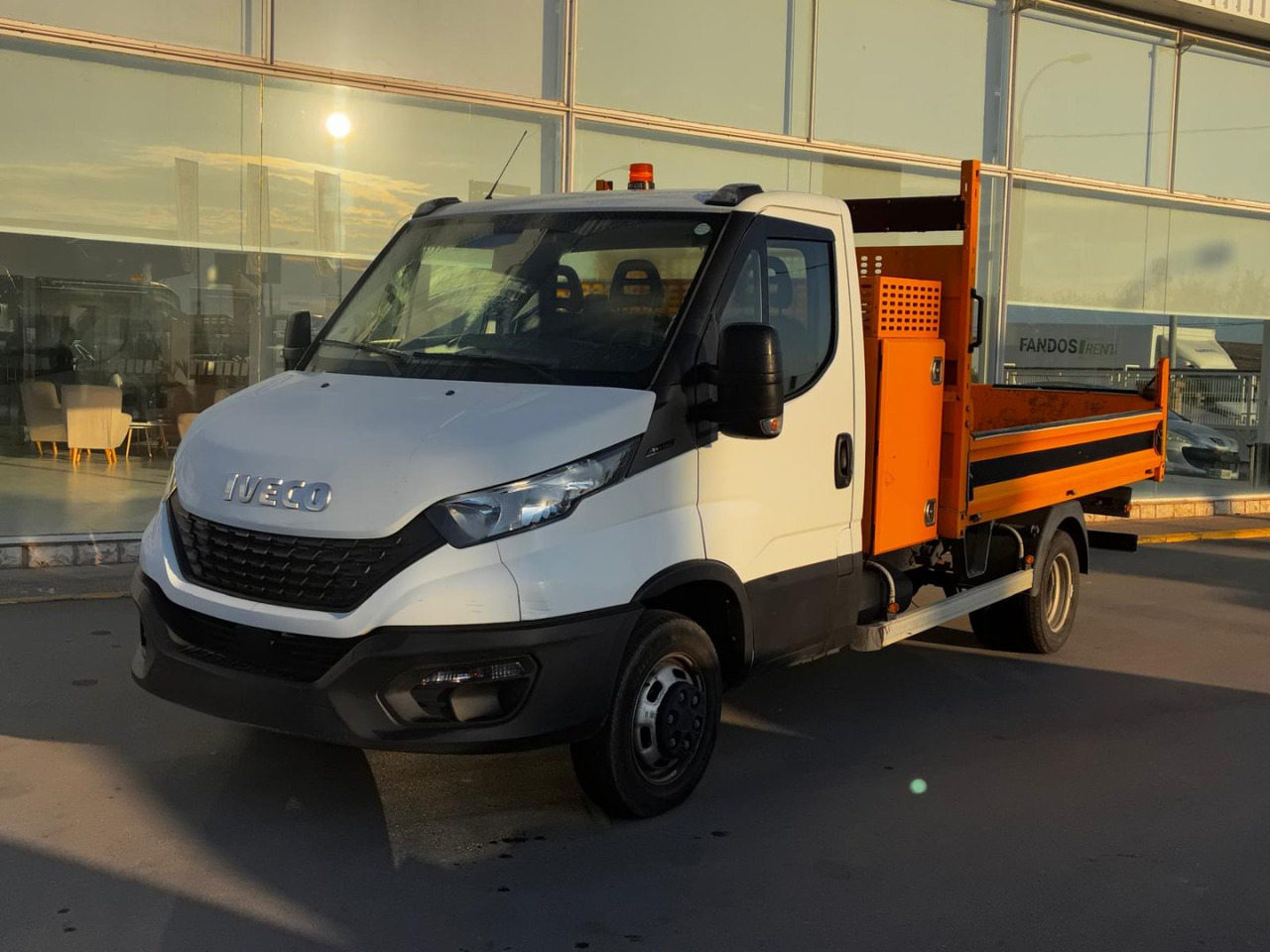 Volquete/Dumper IVECO 35C14 CAJA BASCULANTE - Mali kamion kiper: slika Volquete/Dumper IVECO 35C14 CAJA BASCULANTE - Mali kamion kiper Volquete/Dumper IVECO 35C14 CAJA BASCULANTE - Mali kamion kiper: slika Volquete/Dumper IVECO 35C14 CAJA BASCULANTE - Mali kamion kiper
