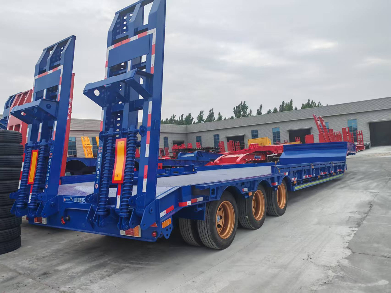 13M Low Bed Semi Trailer | 3 Axles | Heavy Duty Lowboy for Construction Machinery Transport - Poluprikolica s niskim utovarivačem: slika 13M Low Bed Semi Trailer | 3 Axles | Heavy Duty Lowboy for Construction Machinery Transport - Poluprikolica s niskim utovarivačem 13M Low Bed Semi Trailer | 3 Axles | Heavy Duty Lowboy for Construction Machinery Transport - Poluprikolica s niskim utovarivačem: slika 13M Low Bed Semi Trailer | 3 Axles | Heavy Duty Lowboy for Construction Machinery Transport - Poluprikolica s niskim utovarivačem