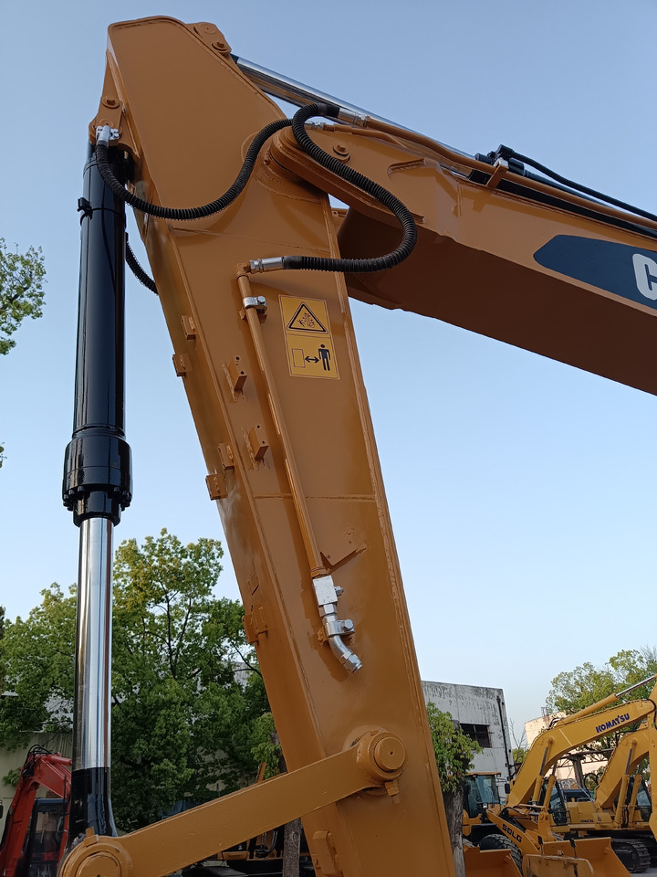 Bager gusjeničar CAT 320D2L: slika Bager gusjeničar CAT 320D2L