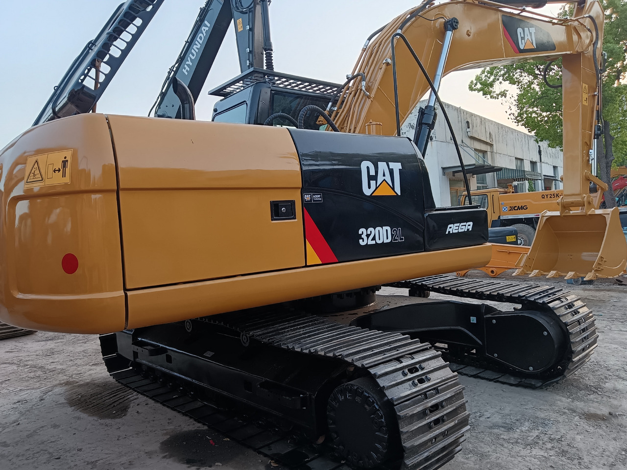 Bager gusjeničar CAT 320D2L: slika Bager gusjeničar CAT 320D2L