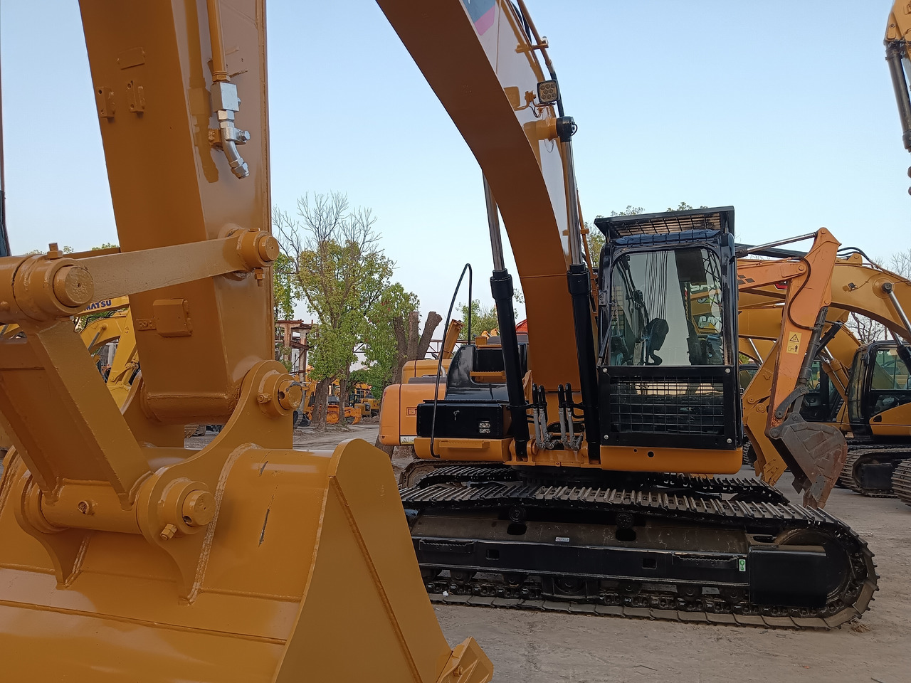 Bager gusjeničar CAT 320D2L: slika Bager gusjeničar CAT 320D2L