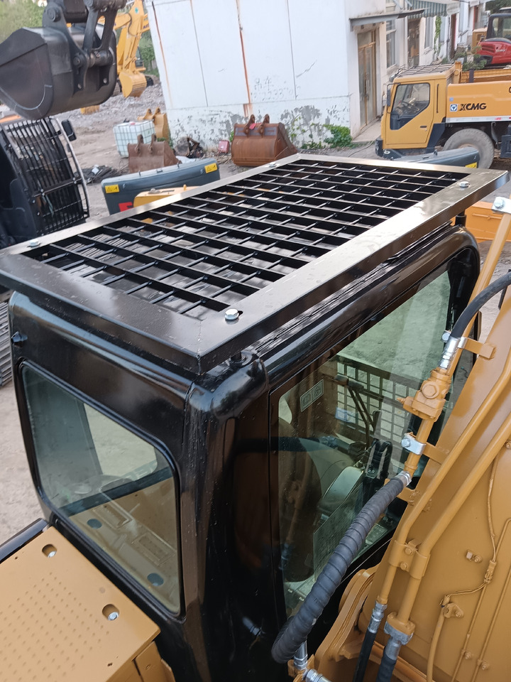 Bager gusjeničar CAT 320D2L: slika Bager gusjeničar CAT 320D2L