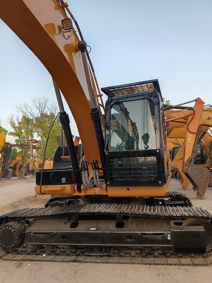 Bager gusjeničar CAT 320D2L: slika Bager gusjeničar CAT 320D2L