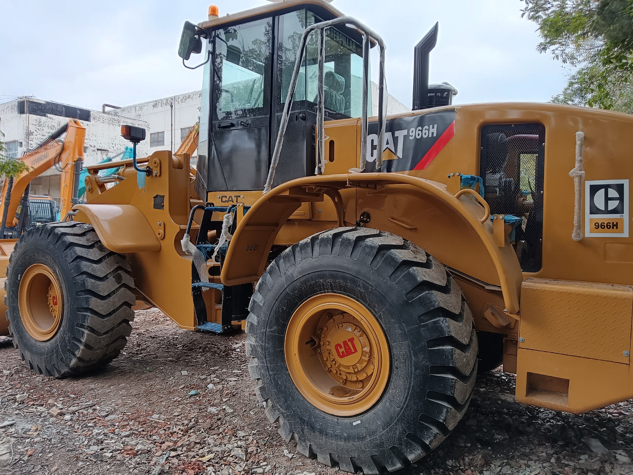 CAT 966H - Utovarivač na kotačima: slika CAT 966H - Utovarivač na kotačima CAT 966H - Utovarivač na kotačima: slika CAT 966H - Utovarivač na kotačima