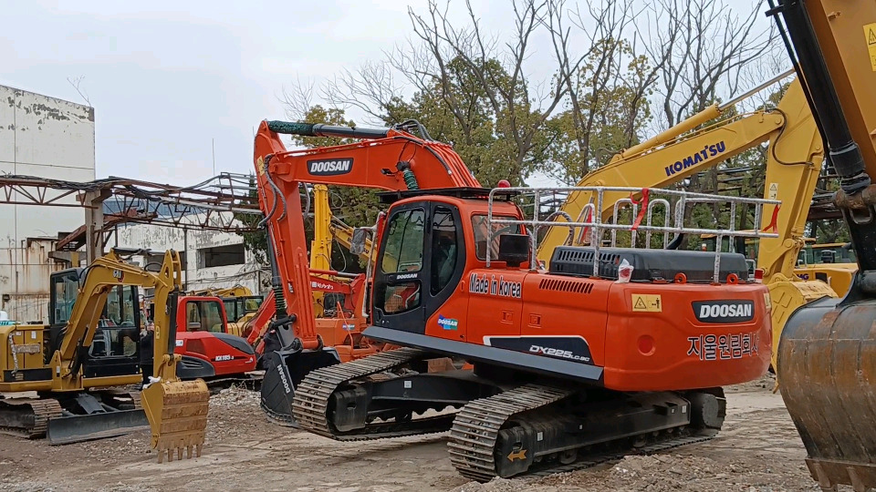 DOOSAN DX 225 LC - 9 C DX225 LCA - Bager gusjeničar: slika DOOSAN DX 225 LC - 9 C DX225 LCA - Bager gusjeničar DOOSAN DX 225 LC - 9 C DX225 LCA - Bager gusjeničar: slika DOOSAN DX 225 LC - 9 C DX225 LCA - Bager gusjeničar